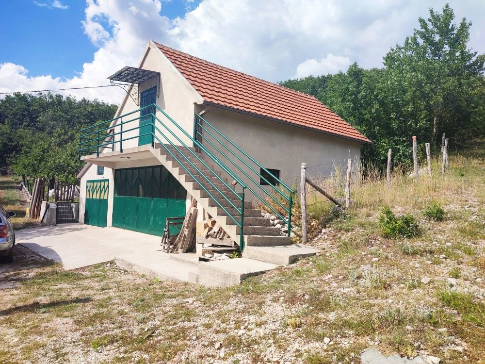 Casa luminosa 3+1 a Niksic, Montenegro