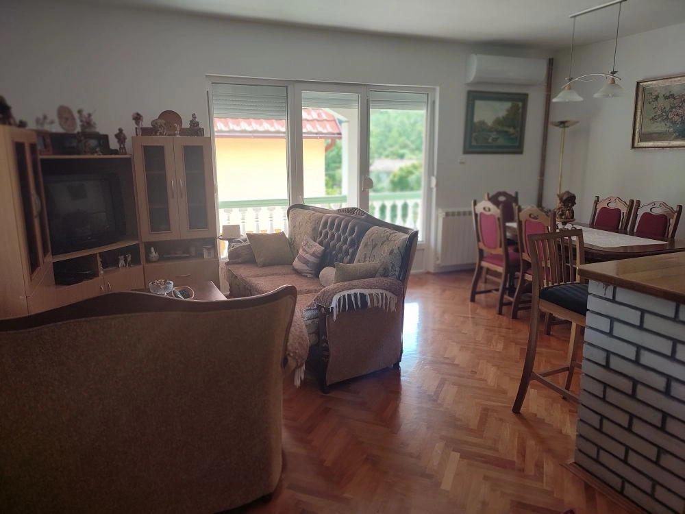 Casa luminosa 3+1 a Niksic, Montenegro