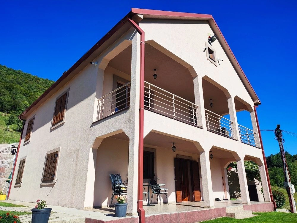 Casa luminosa 4+1 a Niksic, Montenegro