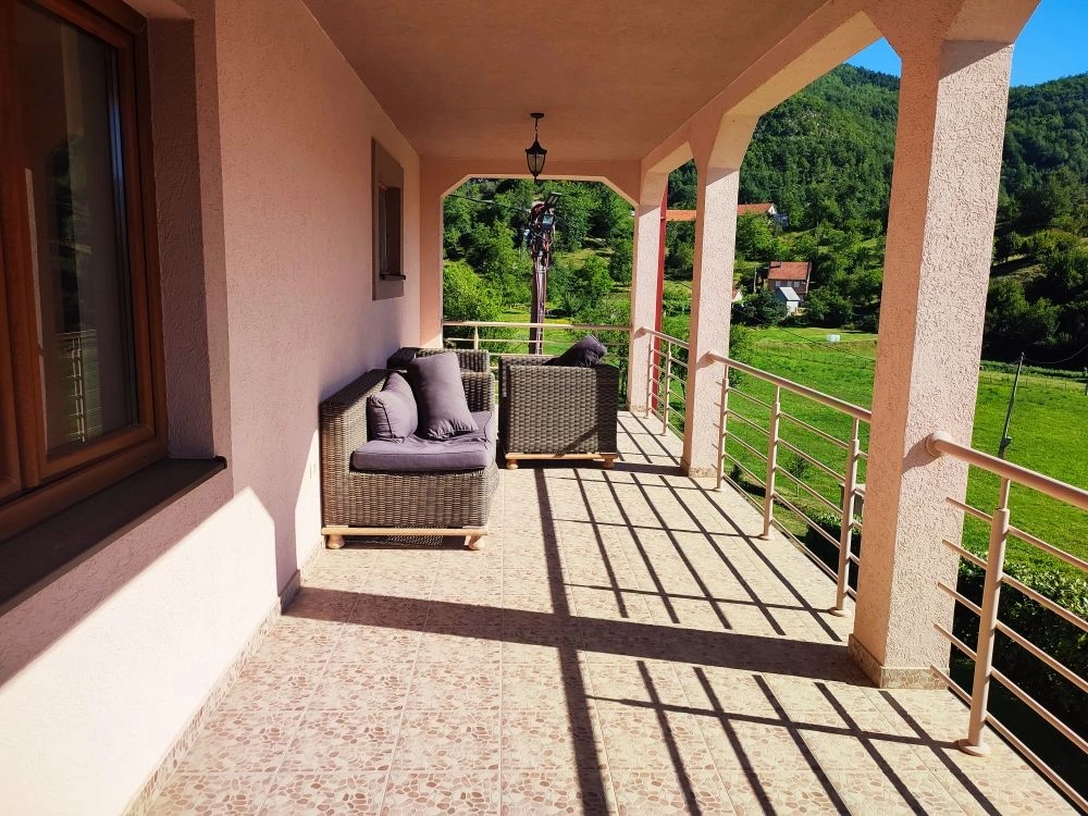 Casa luminosa 4+1 a Niksic, Montenegro
