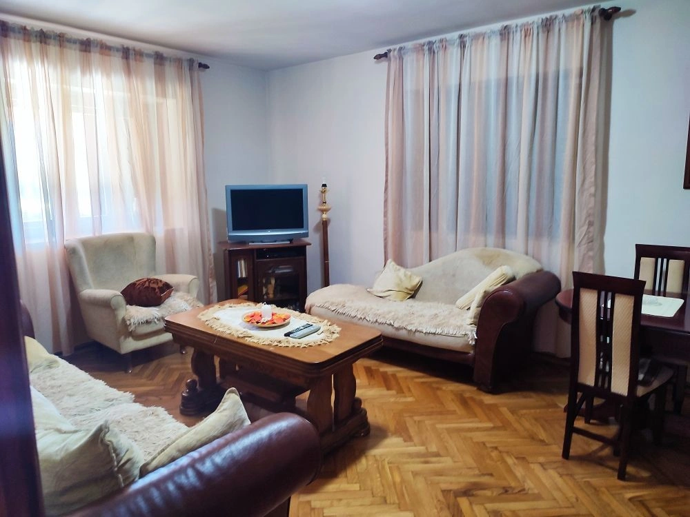 Casa luminosa 4+1 a Niksic, Montenegro