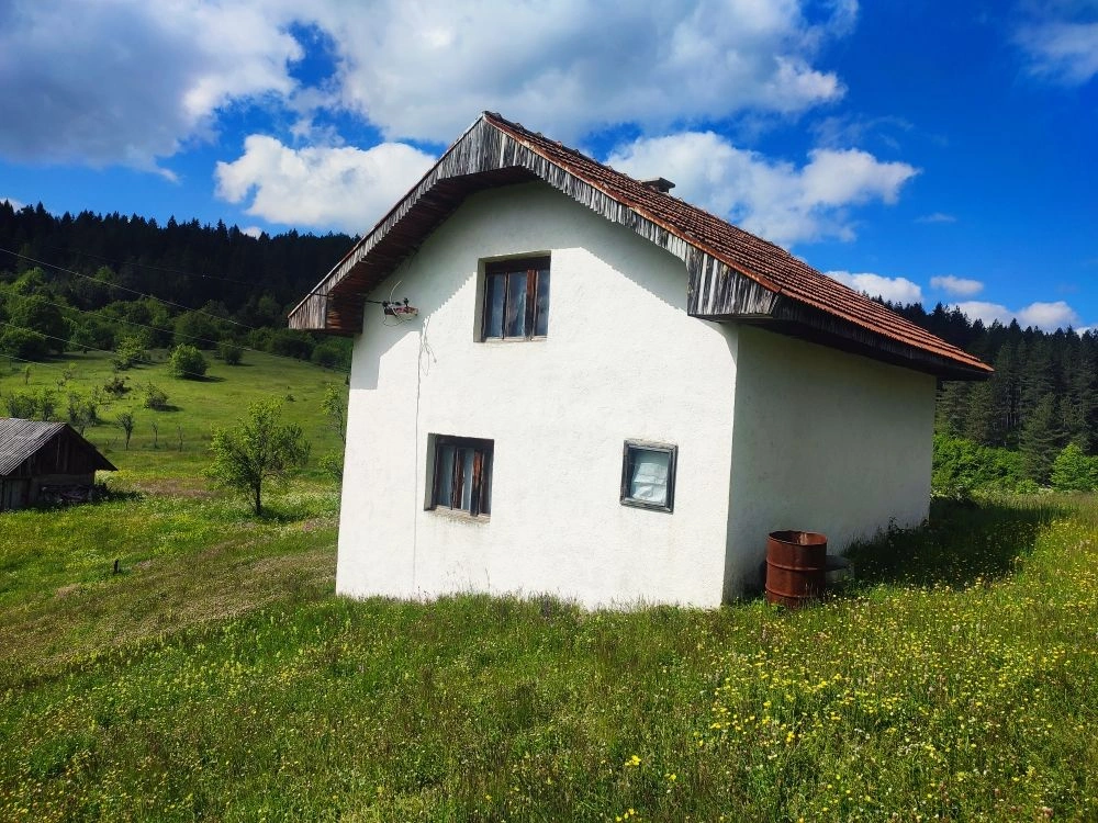 Casa de campo de 76 m² com um grande terreno em Pljevlja, Montenegro