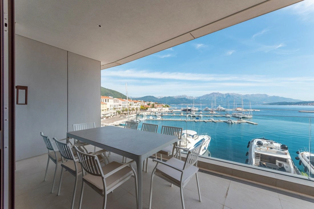 شقة فاخرة 222 م² مطلة على البحر في إيغالو، مونتينيغرو