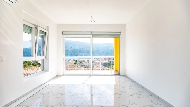 شقة جديدة بمساحة 69 م2 مع إطلالة على البحر الأدرياتيكي في باوشي، مونتينيغرو