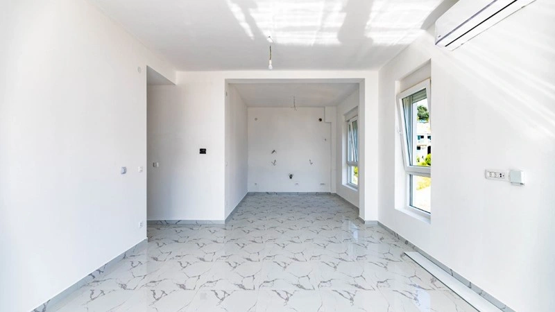 شقة جديدة بمساحة 69 م2 مع إطلالة على البحر الأدرياتيكي في باوشي، مونتينيغرو