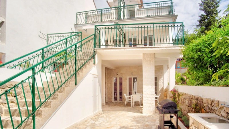 شقة مفروشة بمساحة 70 م² مع تراس واسع في باوشي، مونتينيغرو