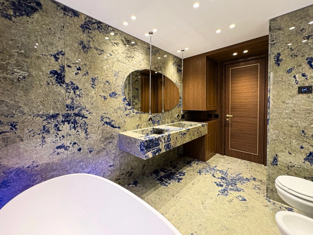 在摩纳哥拉尔沃托海滩旁的一处独特180平方米公寓