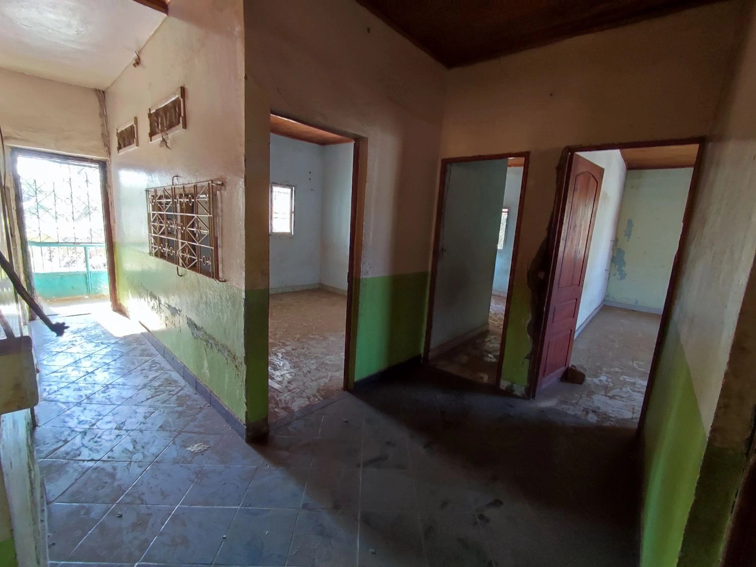 采光良好的7+1居室住宅,位于图莱亚尔(马达加斯加)