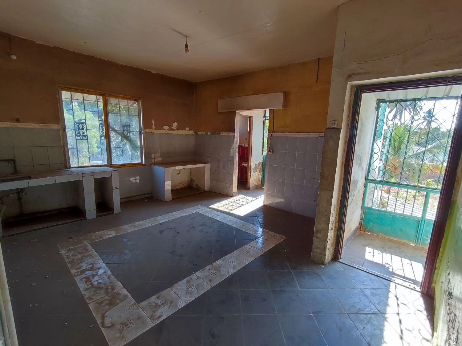 采光良好的7+1居室住宅,位于图莱亚尔(马达加斯加)