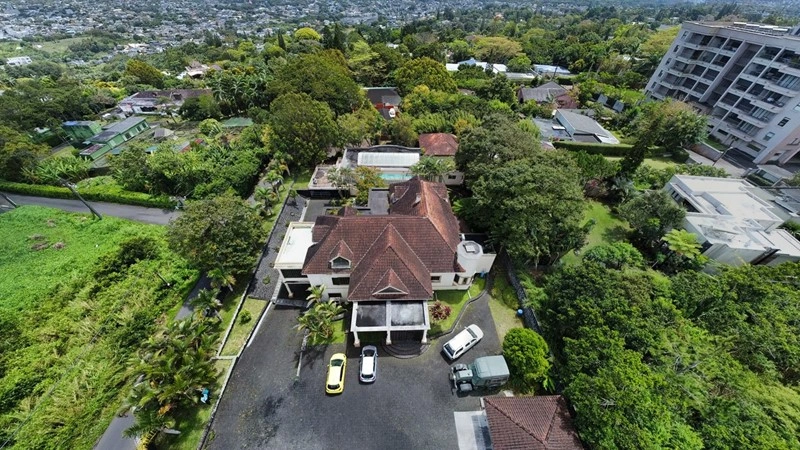 Sunlit villa 5+1 in Vacoas-Phoenix, Mauritius