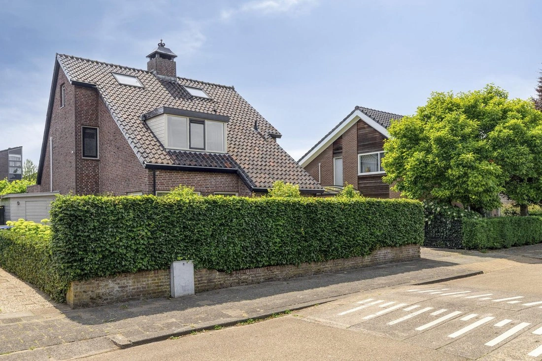 Spacious 5-bedroom house in Bergschenhoek, Netherlands
