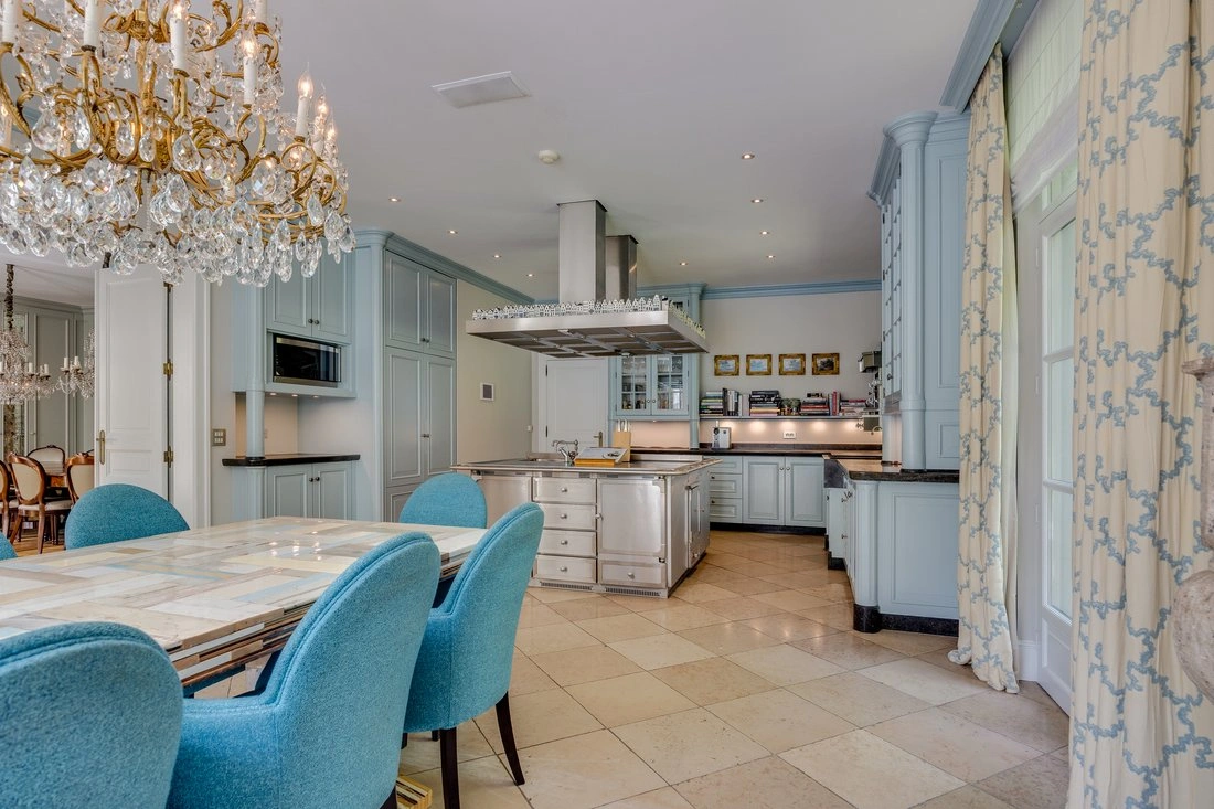 荷兰乌得勒支宽敞四卧室住宅