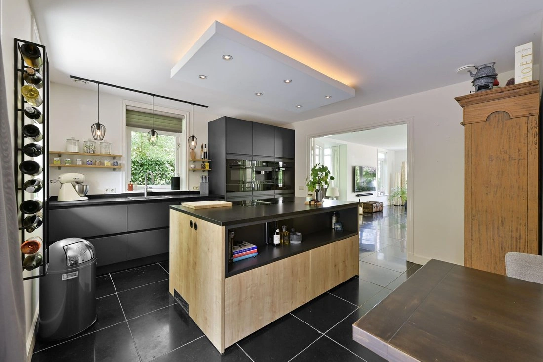 Spacious 7-bedroom villa in Utrecht, Netherlands