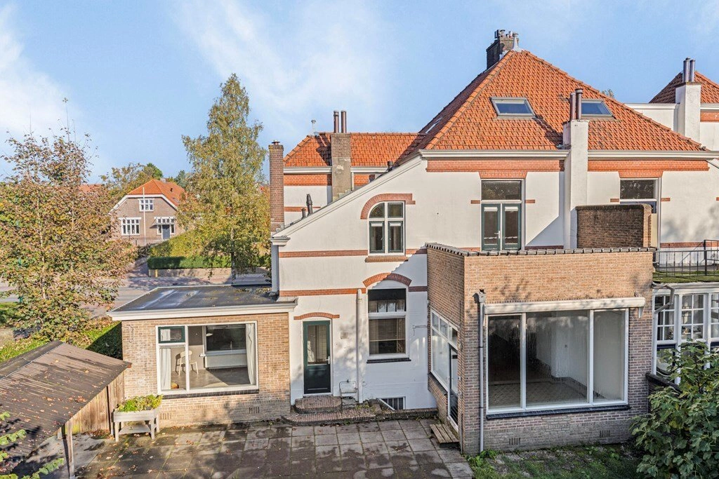 荷兰 Rhenen 宽敞四居室住宅