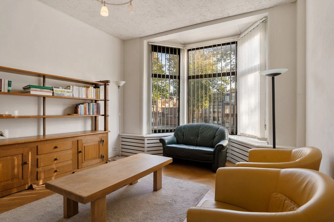 荷兰海牙宽敞四居联排住宅