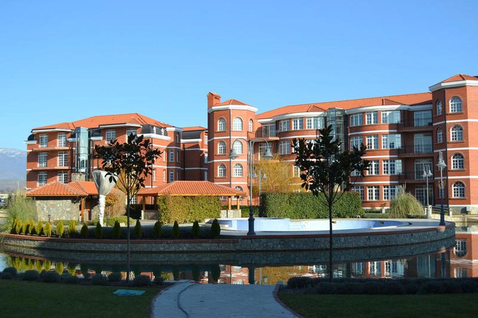 北马其顿斯科普里5+1公寓,带露天泳池