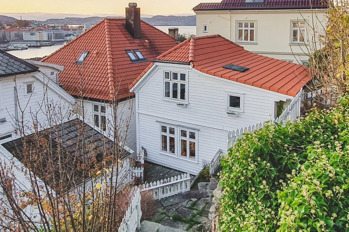 Compra una casa de tres dormitorios en la pintoresca Bergen - 524k €