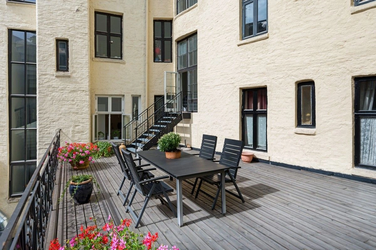 नॉर्वे, ऑस्लो में आरामदायक योजना और पाँच कमरों वाला अपार्टमेंट