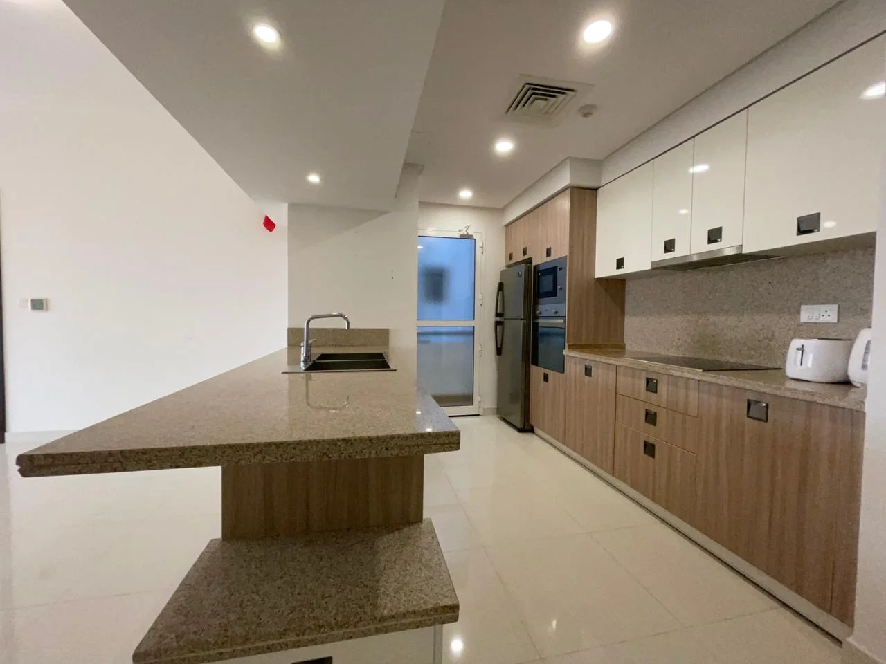 شقة حديثة بمساحة 70 م² في بوشّر، عمان