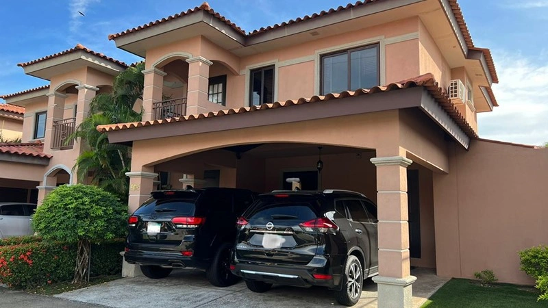 منزل واسع بمساحة 212 م² في توكومين، كوستاريكا