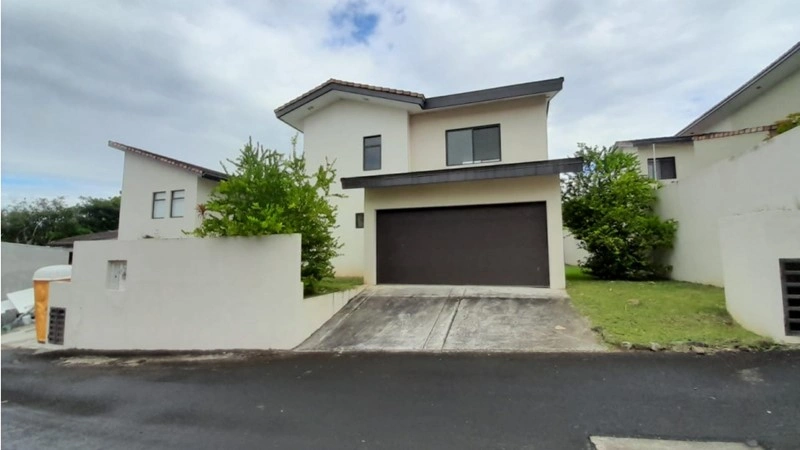 خانهای جادار ۲۵۰ مترمربع در توکومن، پاناما