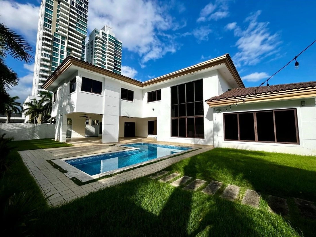 巴拿马城温馨 4+1 户型住宅