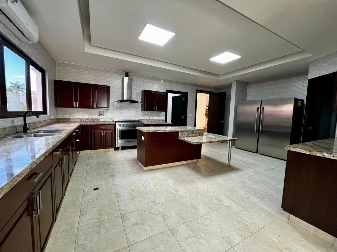 巴拿马城温馨 4+1 户型住宅