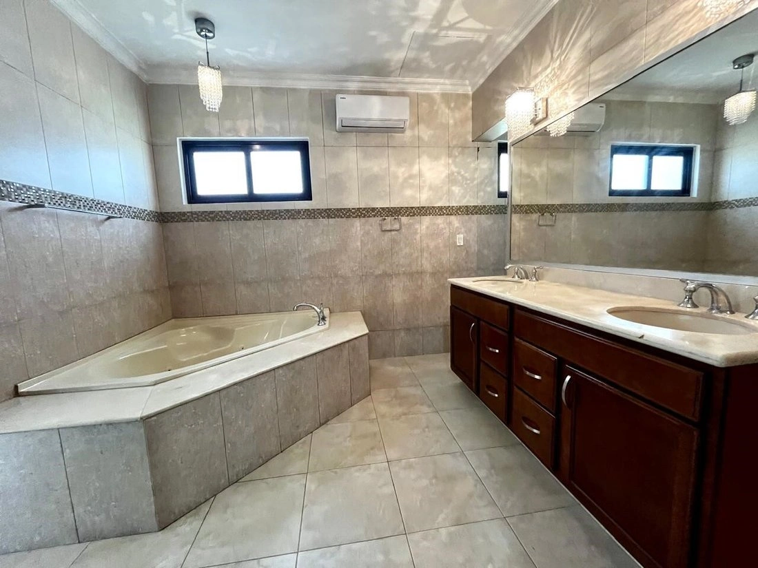 巴拿马城温馨 4+1 户型住宅