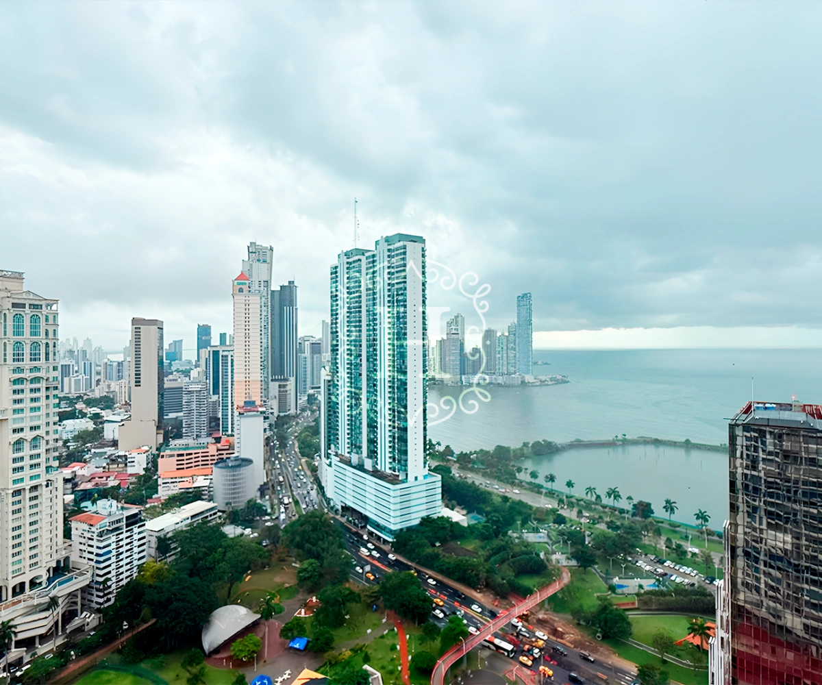 Prestigious 3-bedroom penthouse in Panama City, Panama