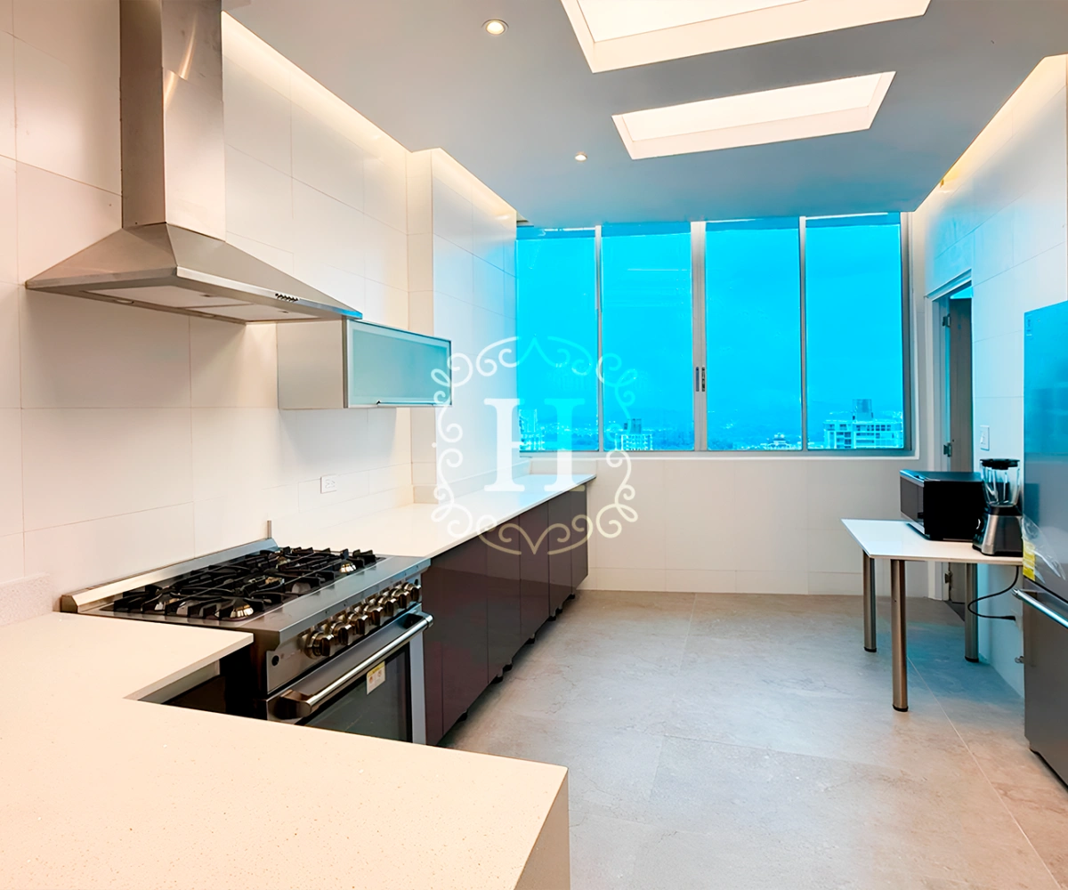 Prestigious 3-bedroom penthouse in Panama City, Panama