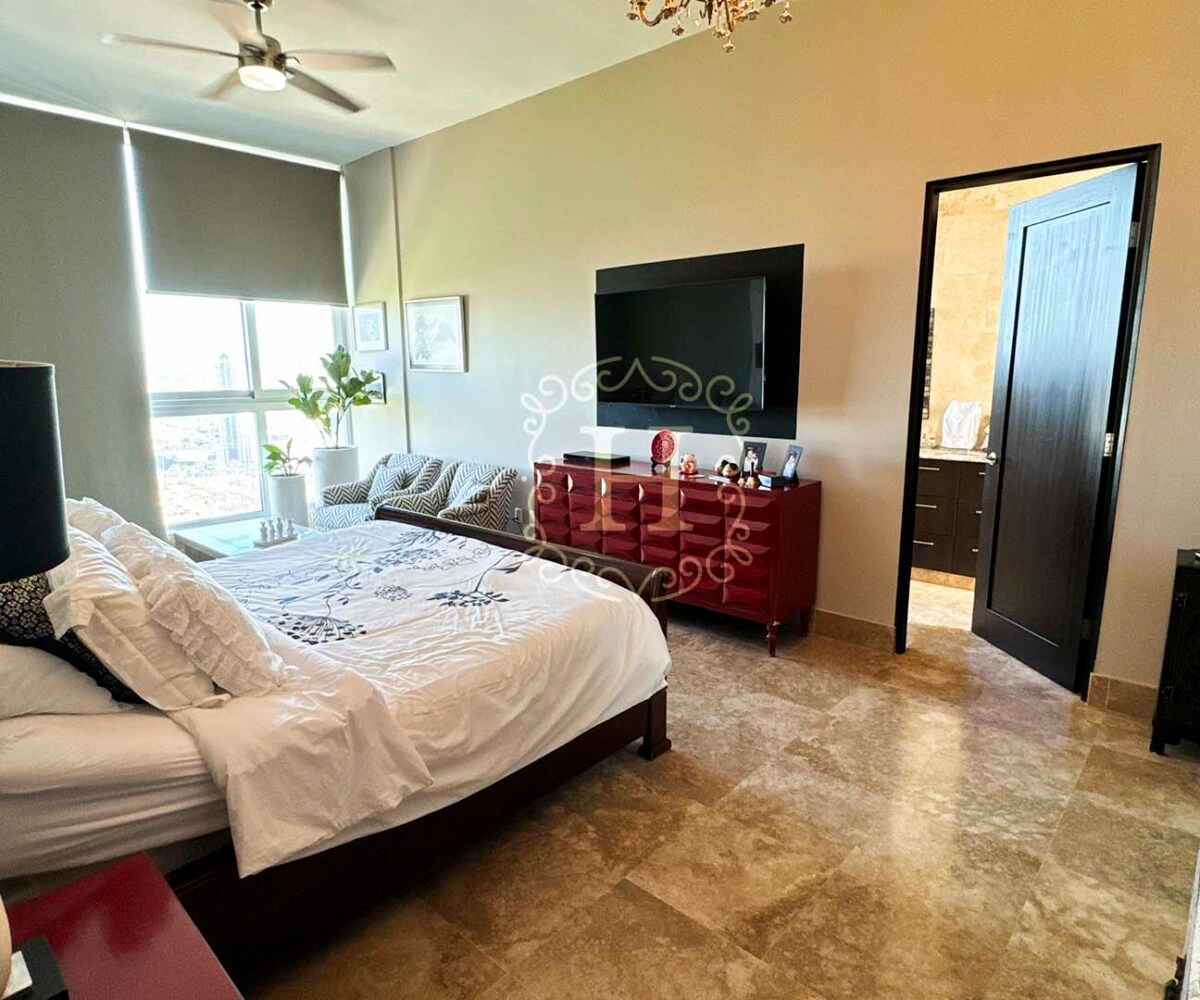 巴拿马城(巴拿马)宽敞四房顶层公寓