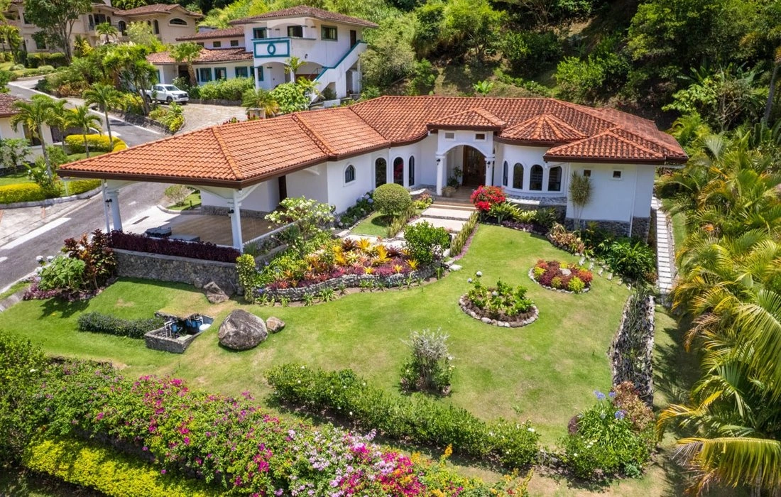 منزل بمساحة 400 m² مع حديقة في بوكيت، بنما