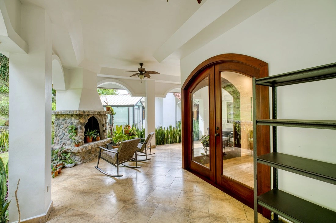 منزل بمساحة 400 m² مع حديقة في بوكيت، بنما