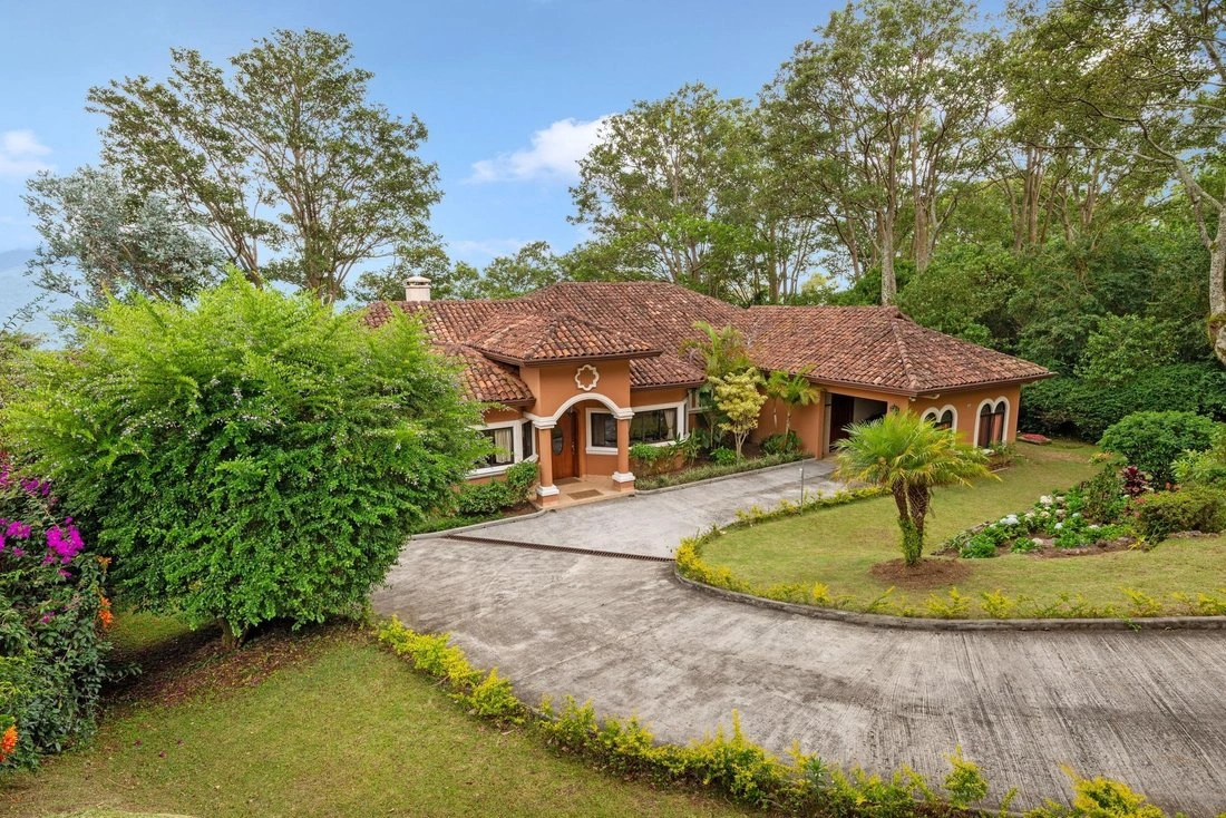 House 3+1 with mountain view in Boquete, Panama