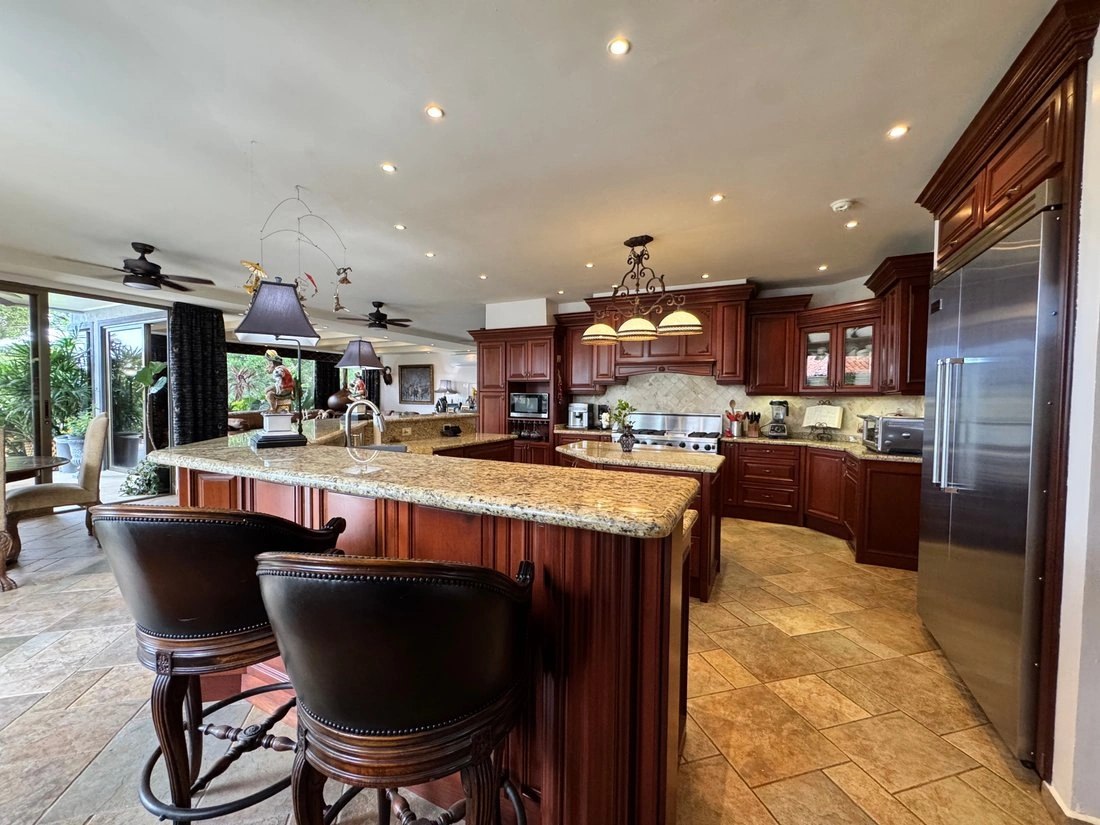 منزل بمساحة 935 m2 مع حديقة في بوقيتي، بنما