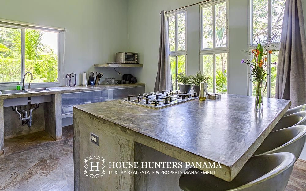 منزل مكون من 5 غرف نوم مع حمام سباحة مفتوح في بوكيتي، بنما