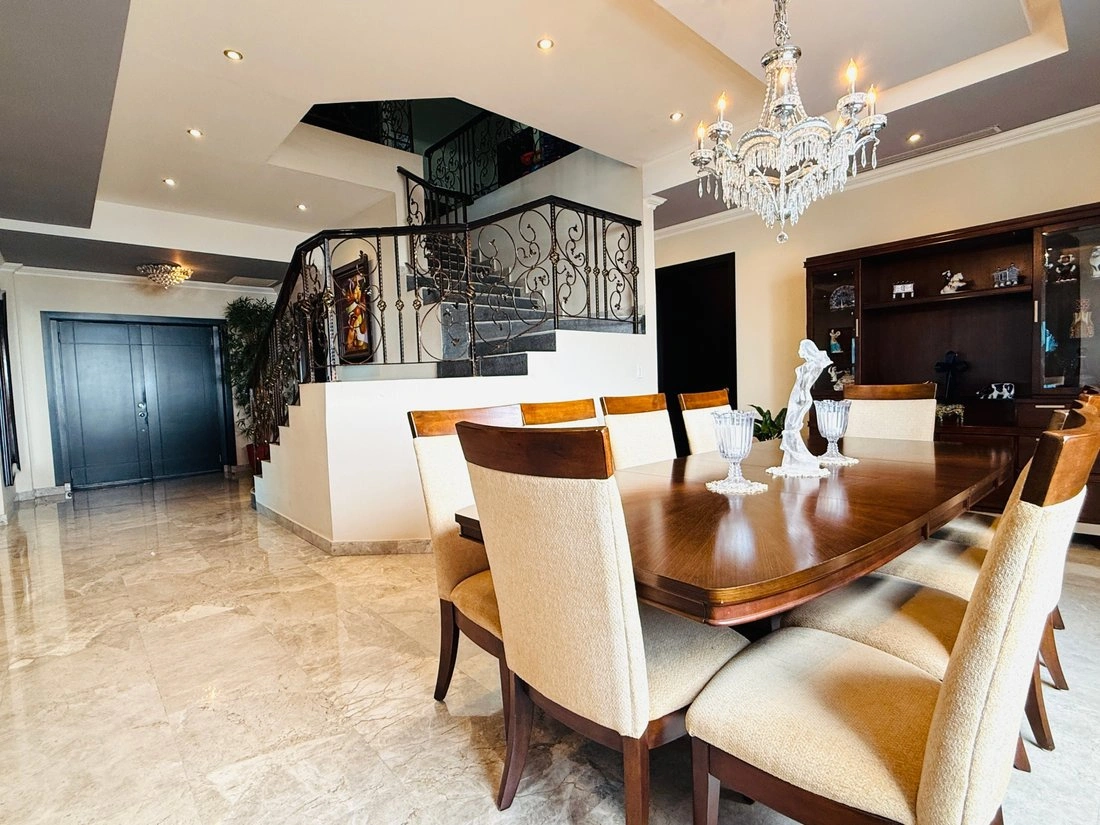 巴拿马 San Miguelito 复式 446 m²,带开放泳池