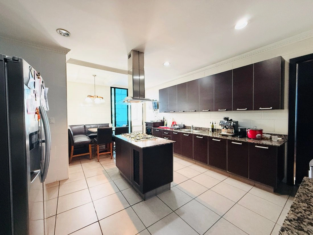 巴拿马 San Miguelito 复式 446 m²,带开放泳池