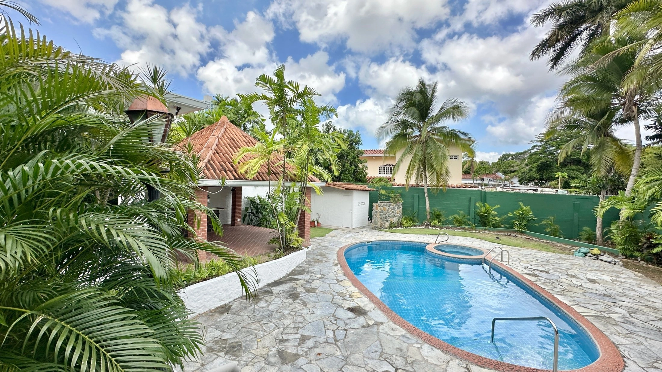 منزل بمساحة 425 m² مع مسبح مفتوح في سان ميغيليتو، بنما