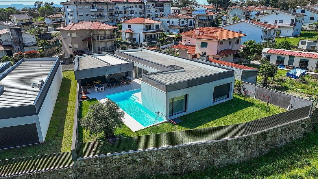 Family Villa 349 m2 near the city center of Braga, Portugal