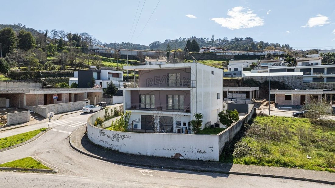 葡萄牙布拉加 350 m² 带露台家庭住宅