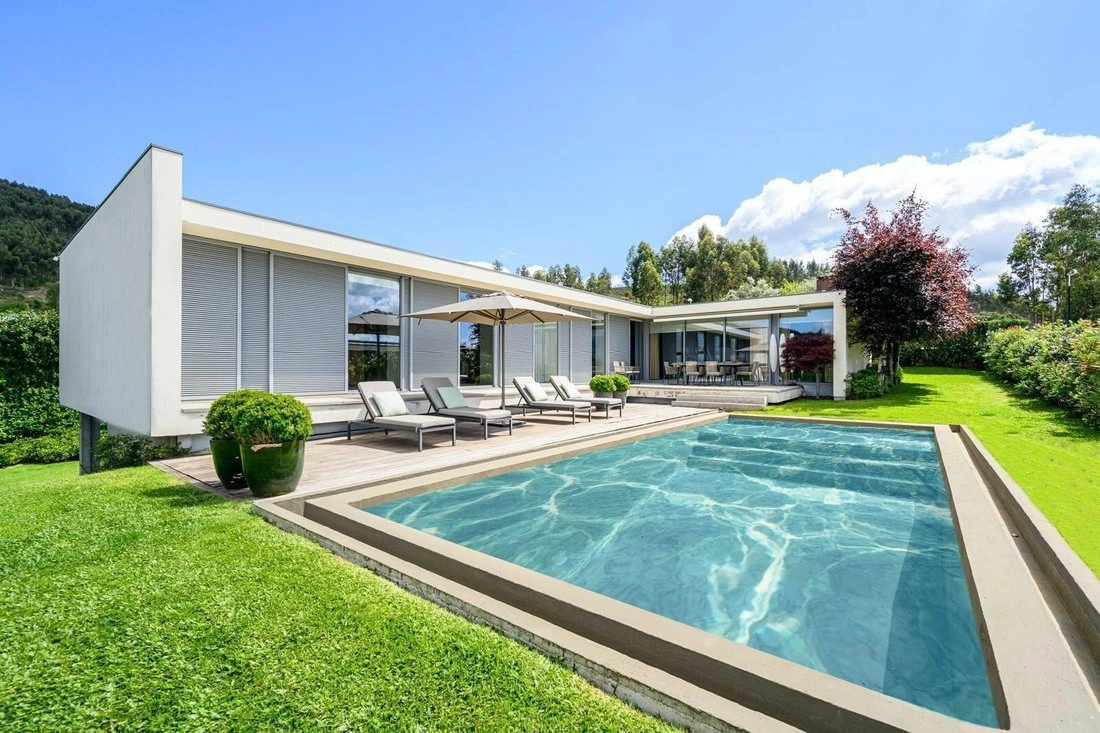 منزل حديث بمساحة 475 م² على منحدر جبل مونتي فريو في براغا، البرتغال