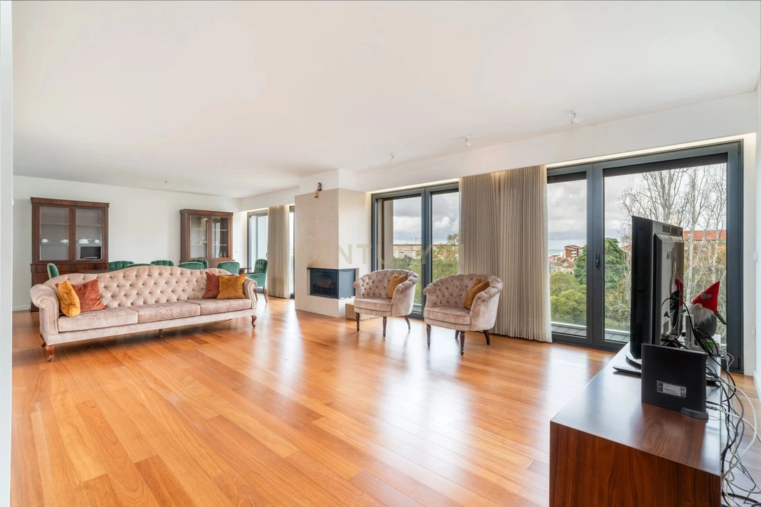 कोइम्ब्रा, पुर्तगाल में शानदार 380 मी² पेंटहाउस बेहतरीन लेआउट के साथ