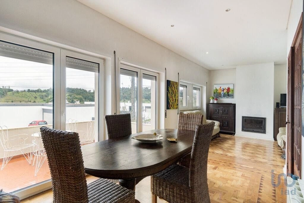 منزل مريح بمساحة 236 م² مع إطلالات بانورامية على محيط كويمبرا، البرتغال