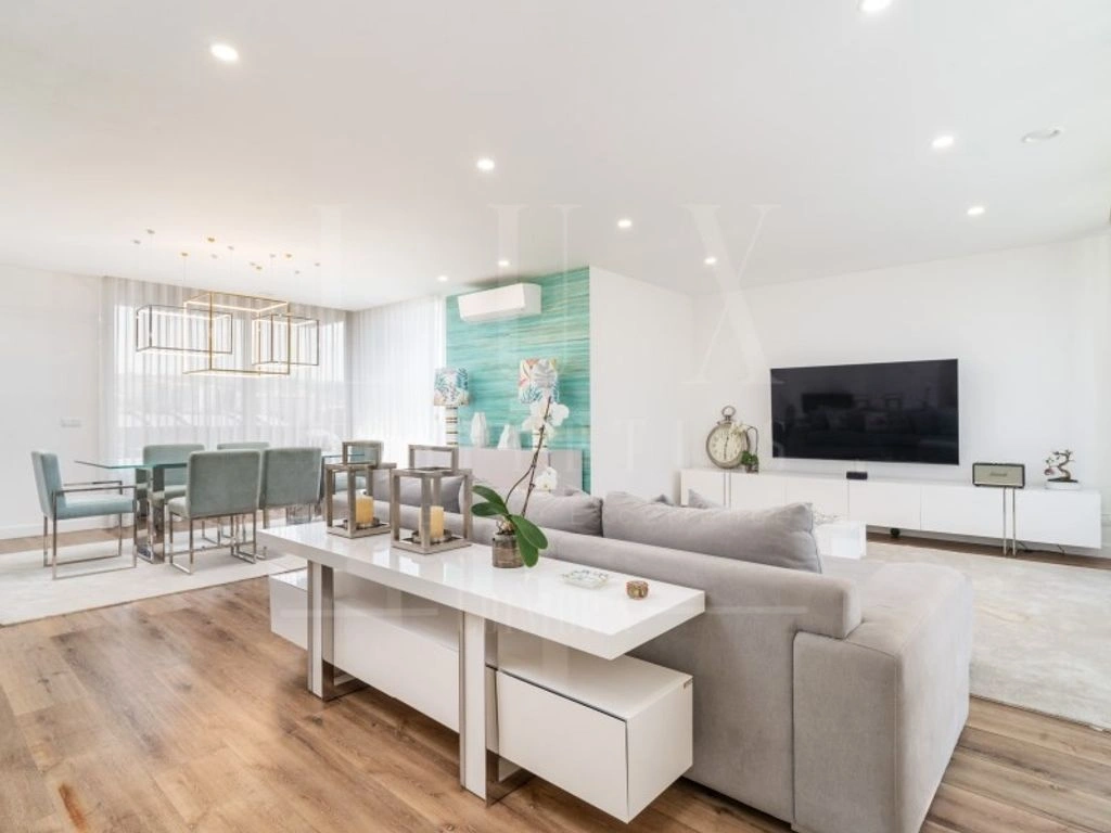 带露台的设计师别墅,476平方米,位于葡萄牙科英布拉