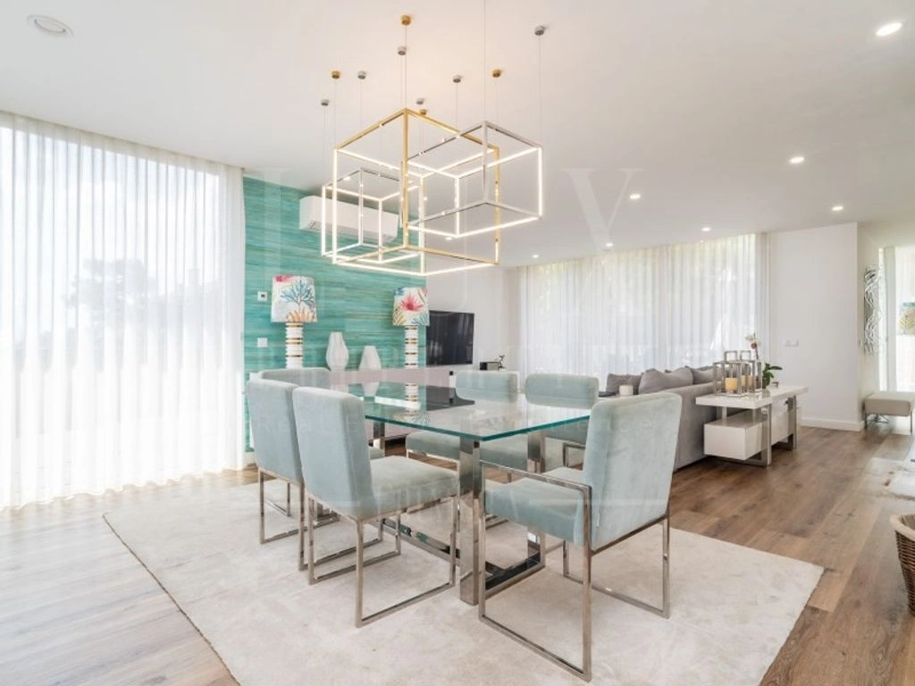 带露台的设计师别墅,476平方米,位于葡萄牙科英布拉