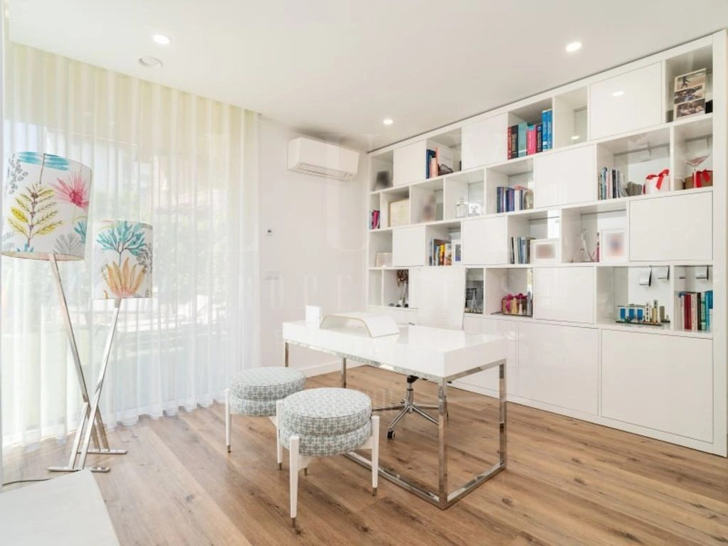 带露台的设计师别墅,476平方米,位于葡萄牙科英布拉