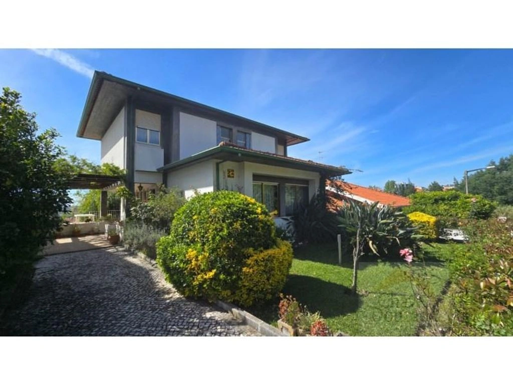 पोर्तुगाल के कोइम्ब्रा क्षेत्र में 330 m², फर्नीचर सहित घर