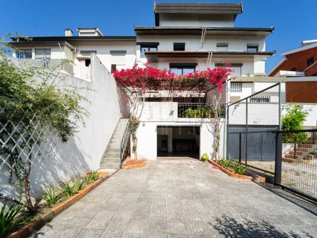 منزل فسيح بمساحة 270 m2 بتصميم مفتوح في كويمبرا، البرتغال