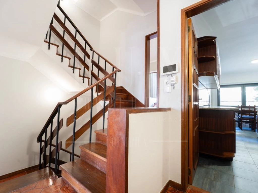 منزل فسيح بمساحة 270 m2 بتصميم مفتوح في كويمبرا، البرتغال